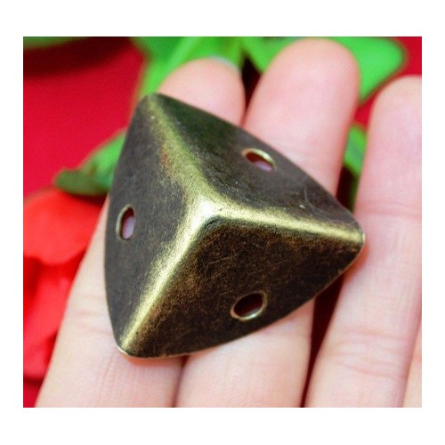 Antiek bronzen kisthoek 2.5 x 2.5 x 2.5cm